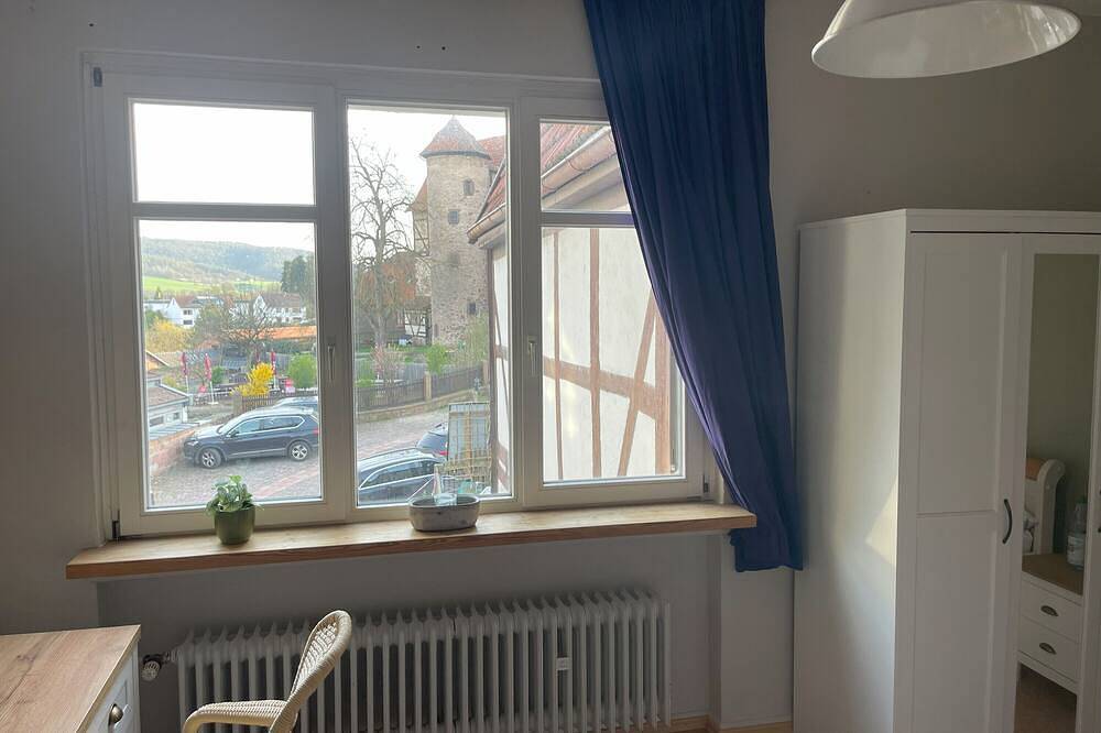 Ganze Wohnung, Zimmer 'Friedrich' mit gemeinsamer Terrasse und Wlan in Schlitz, Rhön-Hessen