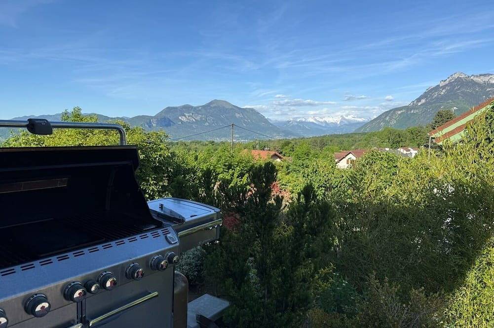 Villa \"Panorama\" with pool and indoor spa in La Roche-sur-Foron, Region Bonneville