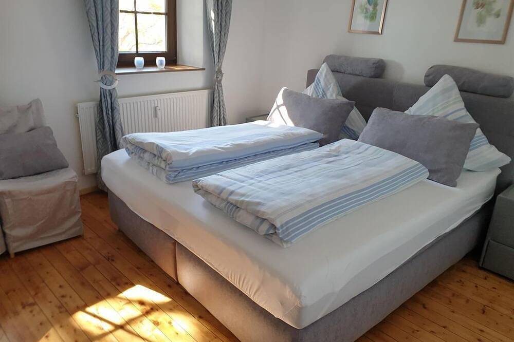 Ganze Wohnung, Eifel-Hügelhaus Plütscheid - 5-Bett-Ferienwohnung  Dusche/Wc, 3 Schlafräume in Plütscheid, Eifelkreis Bitburg-Prüm