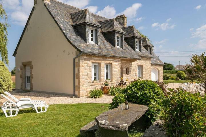 Location de vacances pour 6 personnes, avec Jardin à Guimaëc