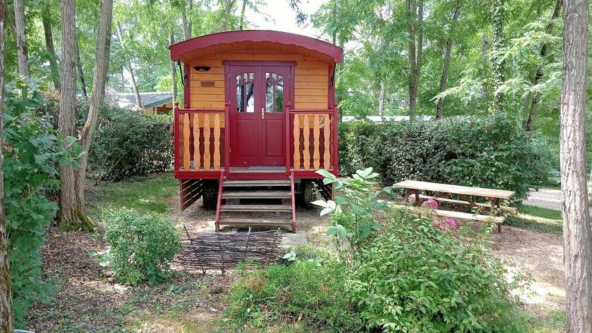 Gîte pour 3 personnes, avec terrasse ainsi que jacuzzi et jardin à Châteauvieux - 2