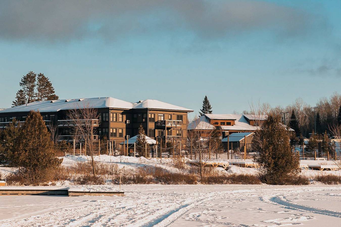 Apartamento entero, Lakefront and Mountain View - Resort Studio in Lac-Supérieur, Quebec
