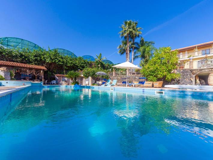 Agriturismo per 10 persone, con giardino e piscina in Catania e dintorni