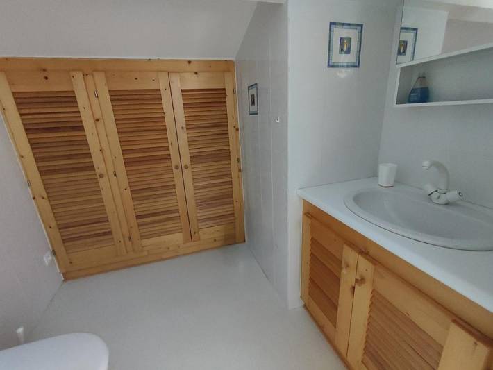 Gîte pour 3 personnes, avec terrasse ainsi que piscine et jardin, animaux acceptés à Saint-Siffret - 4