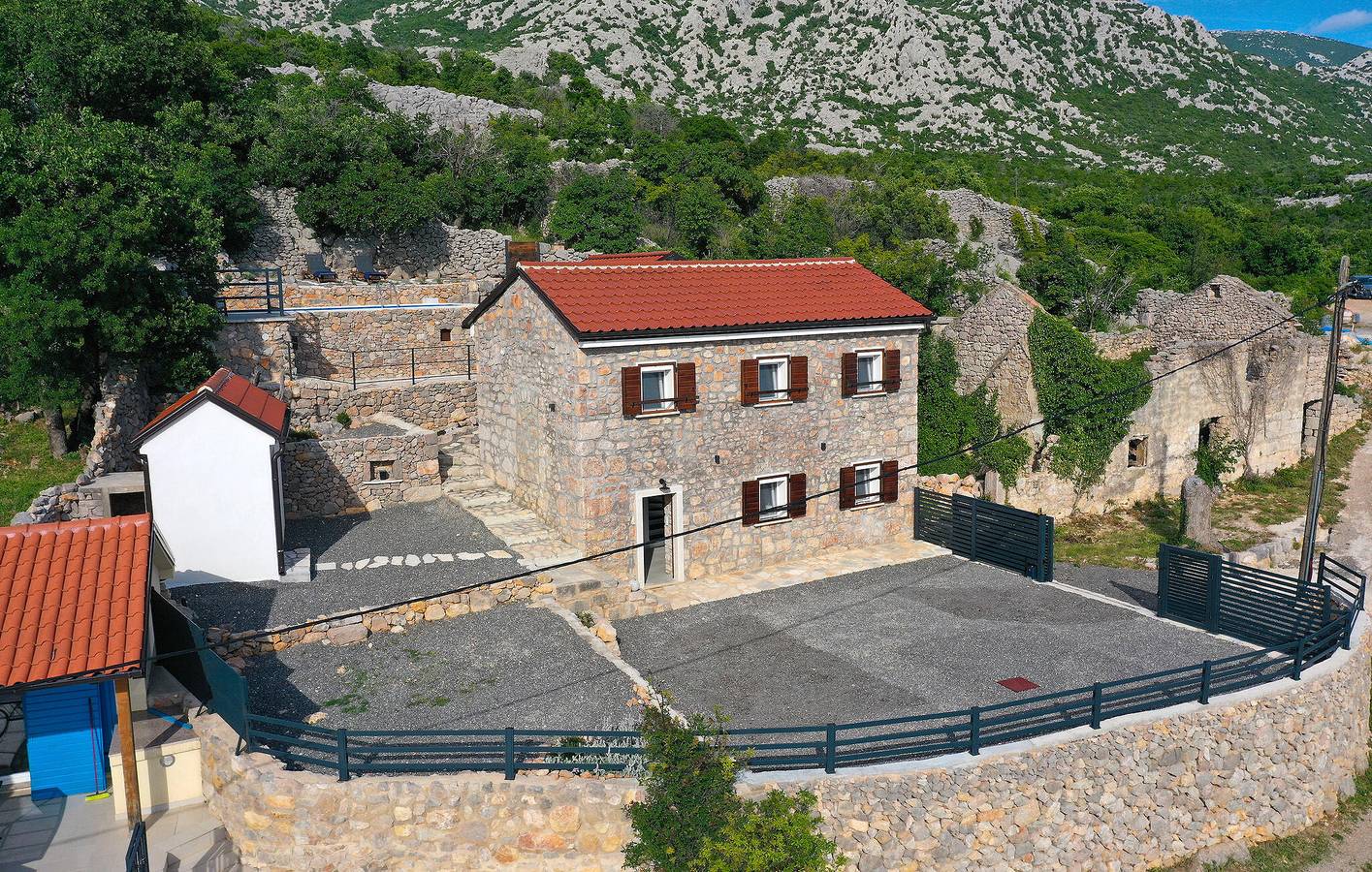 Ferienhaus für 4 Personen mit Garten in Cesarica, Naturpark Velebit