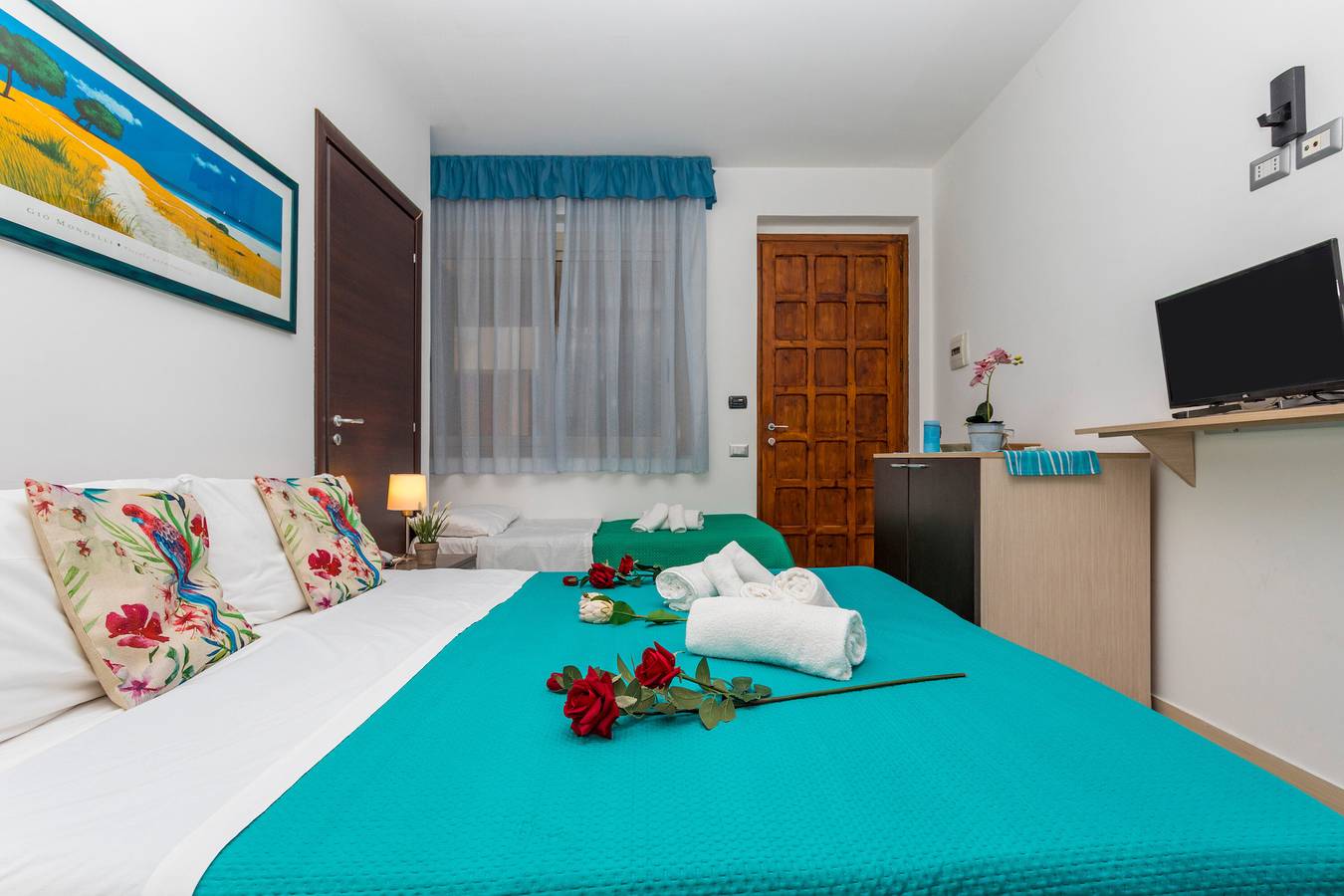 Room 'Camera Tripla Primo Piano 209' with shared terrace, Wi-Fi and air conditioning in Giardini-Naxos, Messina Provinsen