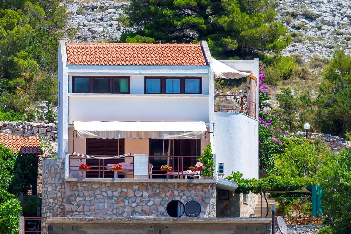 Ganze Wohnung, Apartment Zirje mit Meerblick in Strandnähe in Dalmatinische Inseln