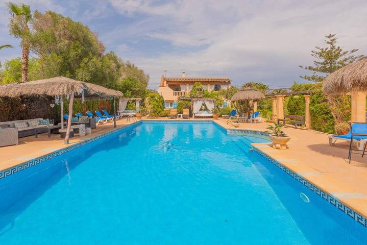 Ferienhaus für 12 Personen, mit Terrasse und Garten sowie Pool in Portocolom