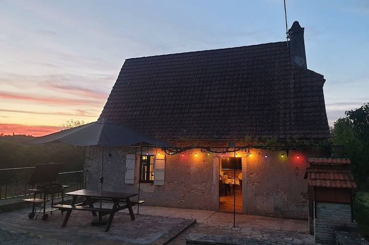 Gîte pour 6 personnes, avec jardin à Blars