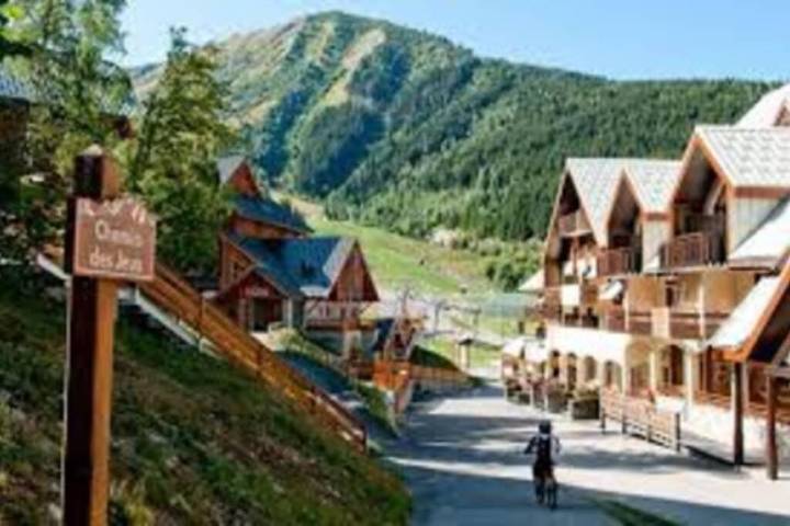 Location de vacances pour 6 personnes, avec Balcon ainsi que Terrasse et Vue à Oz