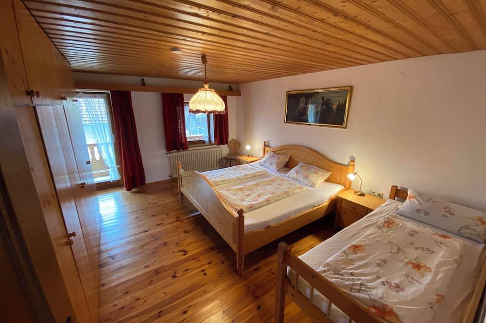 Ganze Wohnung, Ferienwohnung mit 2 Schlafzimmer, Wohnzimmer, Küche, Bad und Balkon in Samerberg, Bayerische Alpen