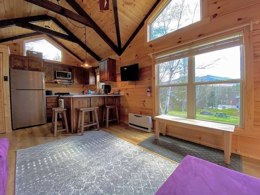 B10 Awesome \"Tiny Home\" A/C, Mountain Views, Minutes to Skiing, Hiking, Attractions, Dog Friendly! in Carroll, Coös County