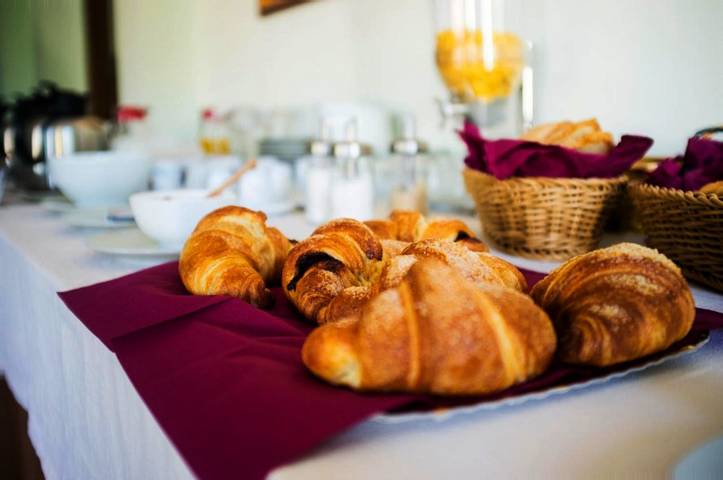 Location de vacances pour 3 personnes, avec terrasse et piscine ainsi que vue et jardin à Santa Marina - 4
