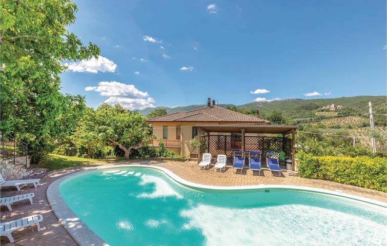 Appartement de vacances entier, Appartement au bord de la piscine avec parking et cuisine in Giano dell'Umbria, Province de Pérouse