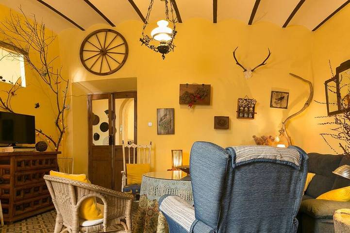 Casa de vacaciones para 7 personas, con piscina y jardín además de jacuzzi y balcón - 1
