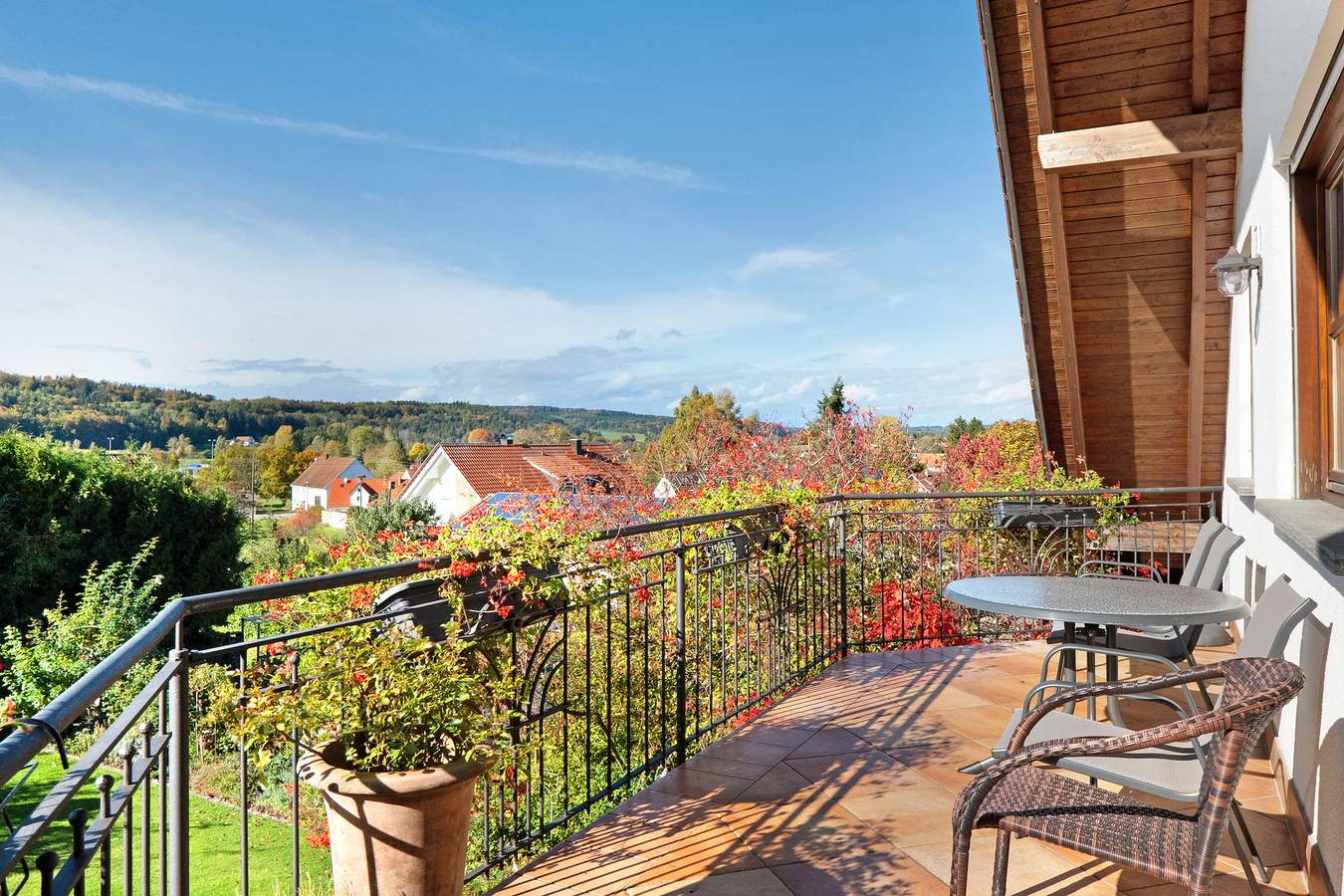 Ganze Wohnung, Ferienwohnung im Rosengarten mit Balkon und Wlan in Ebenweiler, Oberschwaben