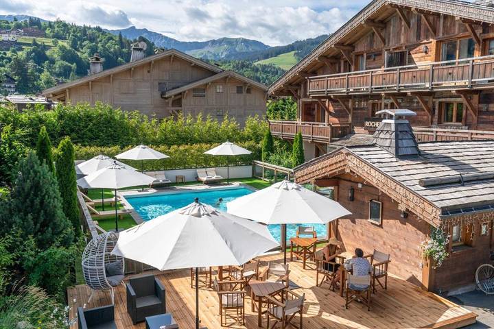 Hôtel pour 3 personnes, avec piscine ainsi que sauna et jardin