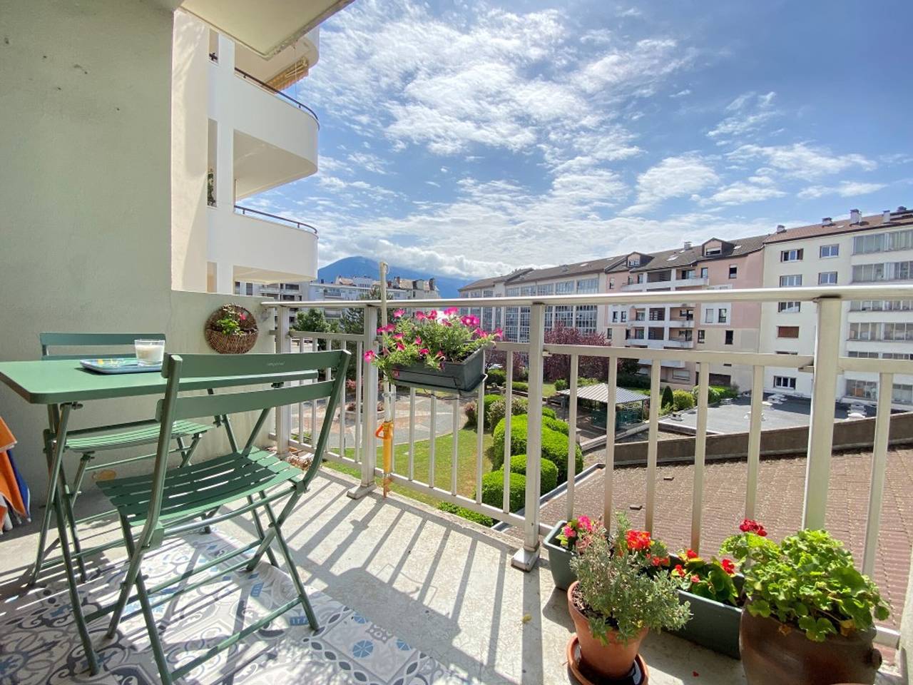 Apartamento entero, Hermoso Apartamento de 2 Dormitorios en el Centro de Annecy - Balcón, Ascensor y Garaje in Annecy, Región de Annecy