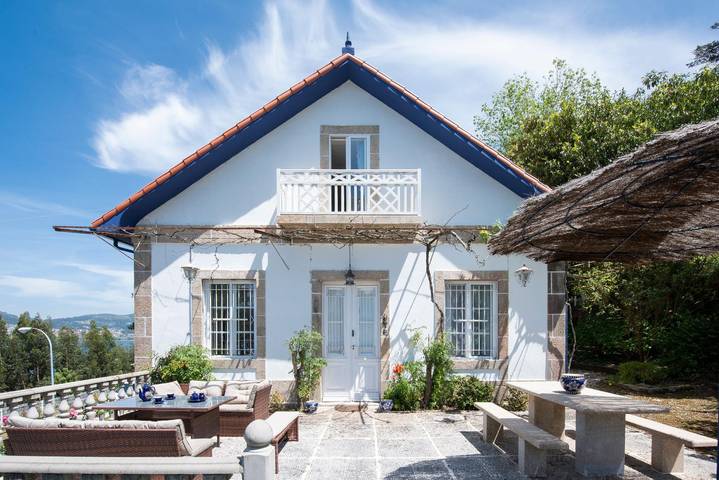 Chalet para 14 personas, con jardín además de piscina y balcón en Provincia de Pontevedra - 2