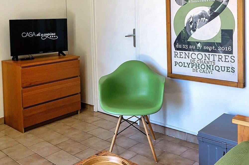 Entire apartment, T2 Alivu in a Corsican villa, comfortable, quiet, with swimming pool. in Calenzana, Calvi region