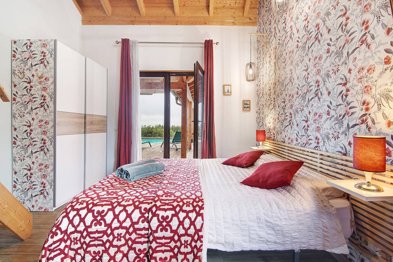 Paris Room – Shared Pool, Garden & Relaxing Setting in Alte, Faro District