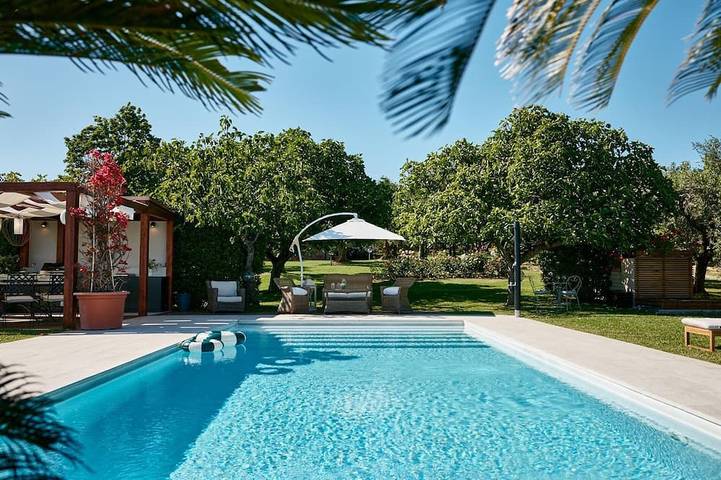 Location de vacances pour 11 personnes, avec jardin à Serrungarina