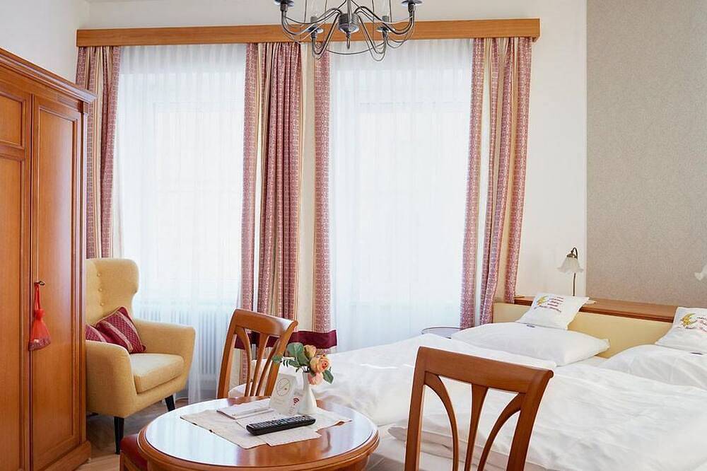Double room, shower, Wc, 1 bedroom - Hametner with Innviertlerhaus with in Bad Hall, Steyr-Kirchdorf region