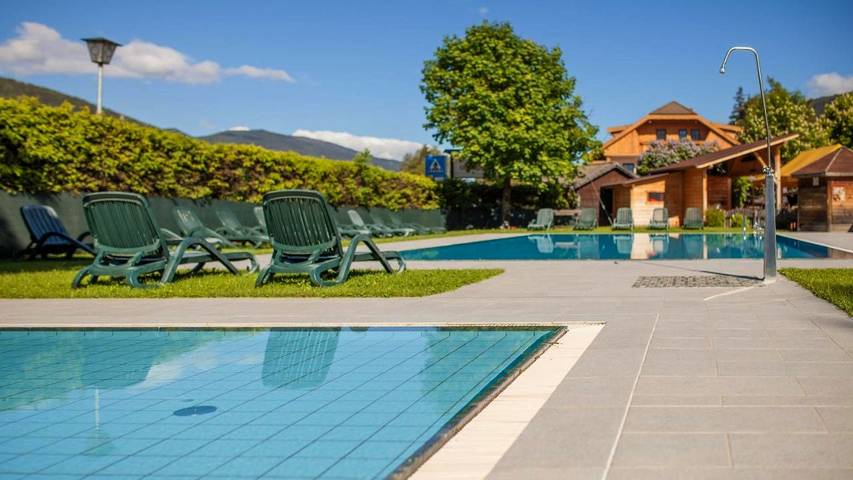 Location de vacances pour 5 personnes, avec sauna et jacuzzi ainsi que jardin et piscine, adapté aux familles à Dobbiaco - 2