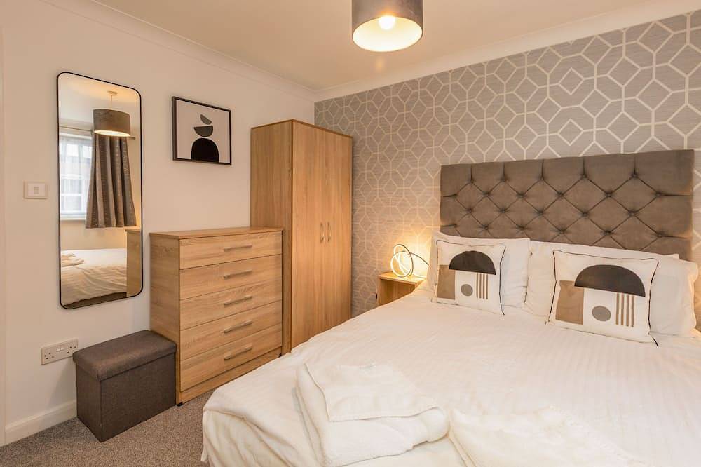 Entire apartment, Bright Stylish 2 Bed Flat - First Floor - Sleeps 4 in Watford, Hertfordshire
