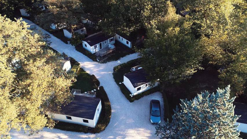 Camping pour 6 personnes, avec piscine ainsi que terrasse et vue, animaux acceptés dans l' Aude - 3