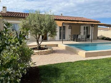 Gîte pour 8 personnes, avec jardin et piscine, animaux acceptés à Saint-Andiol