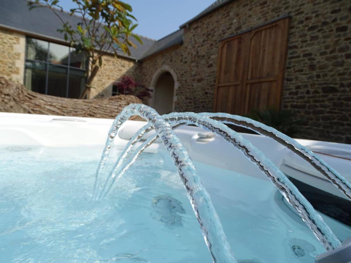 Maison de vacances pour 4 personnes avec jacuzzi in Calorguen, Région de Dinan