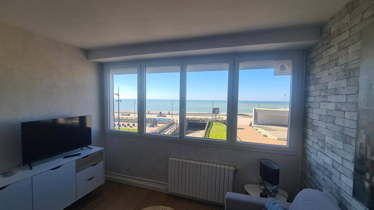 Appartement entier, Résidence du bord de mer Plusieurs appartements avec vue mer garantie in Le Tréport, Région de Dieppe