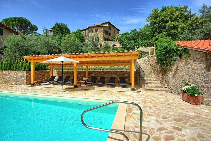 Villa per 12 persone, con Terrazza e Piscina in Umbria