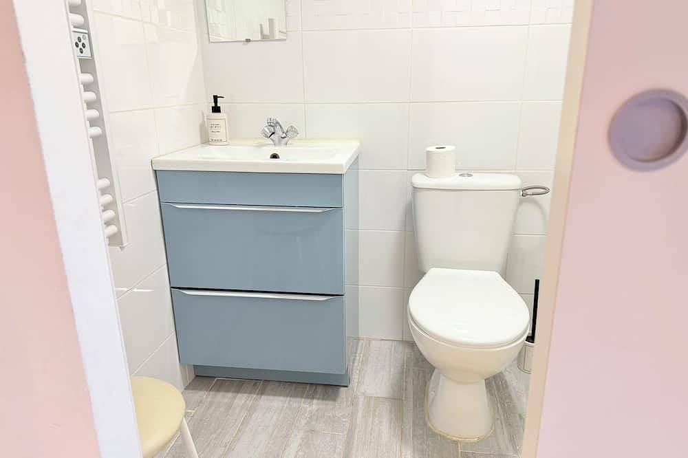 Studio proche Lyon-Aeroport-Centrale Bugey in Dagneux, Ain