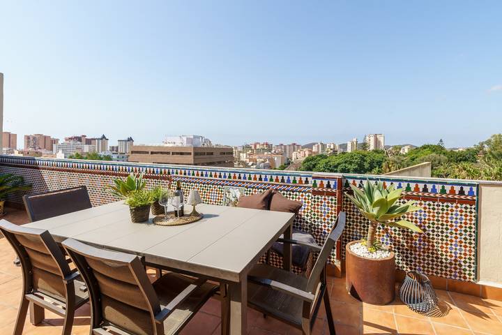 Entire apartment, Apartment 'Penthouse Victoria' with Sea View, Wi-Fi and Air Conditioning in Fuengirola Centre, Fuengirola