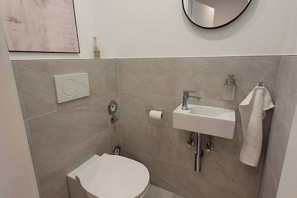 Ganze Wohnung, Stilvolles Wohnen: lichtdurchflutete 3,5-Zimmer Wohnung mit herrlichem Ausblick in Balingen, Neckar-Alb