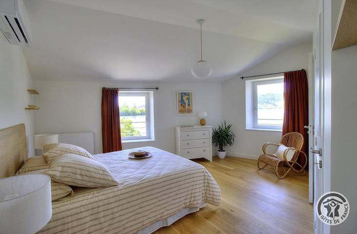 Gîte pour 2 personnes, avec Terrasse ainsi que Jardin et Vue à Condrieu