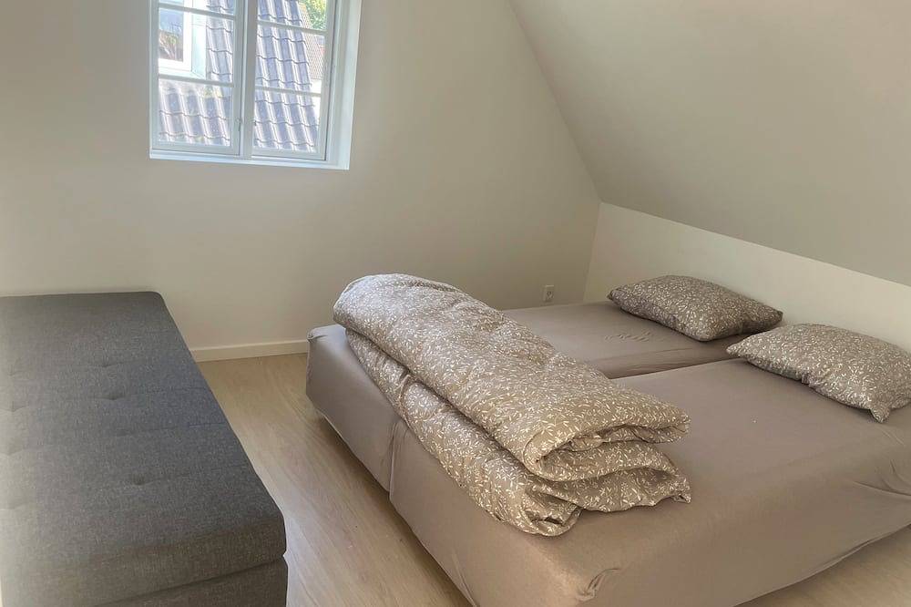 Geheel appartement, Charming Apartment with Lake View, Tennis Court- 5 Minutes from Odense Center in Odense, Odense en omgeving