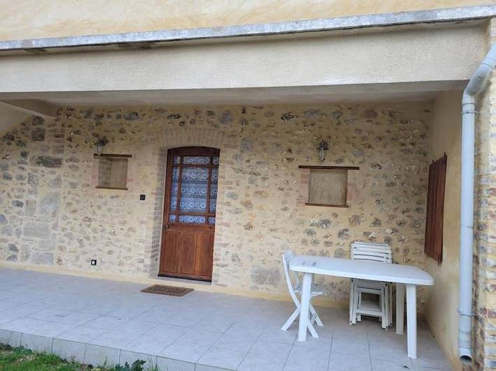 Gîte pour 6 personnes, avec terrasse et piscine à Allègre-les-Fumades - 2