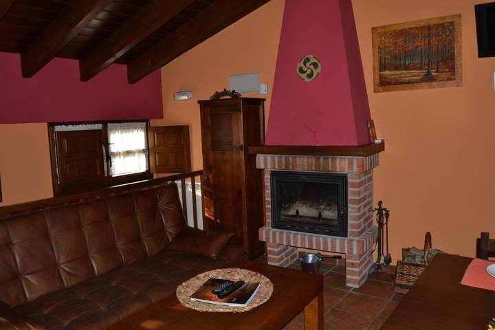 Casa rural para 5 personas, con vistas y terraza, Se admiten mascotas en Parque Natural de Redes - 4