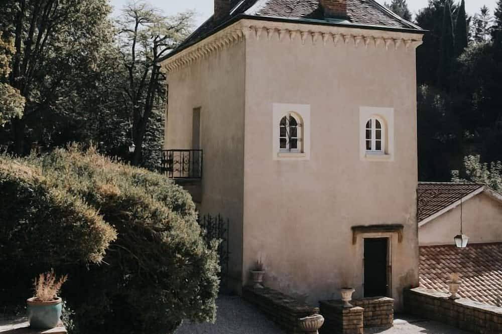 Apartamento entero, La Tour De Garde, Lyon Country House in Caluire-et-Cuire, Ródano