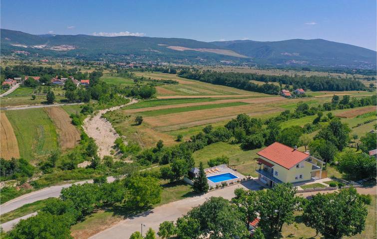 Ferienhaus für 9 Personen, mit Pool und Garten sowie Terrasse, kinderfreundlich - 1