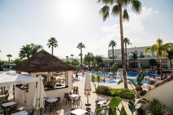 Camping für 11 Personen, mit Terrasse und Whirlpool sowie Garten und Kinderpool in Benidorm