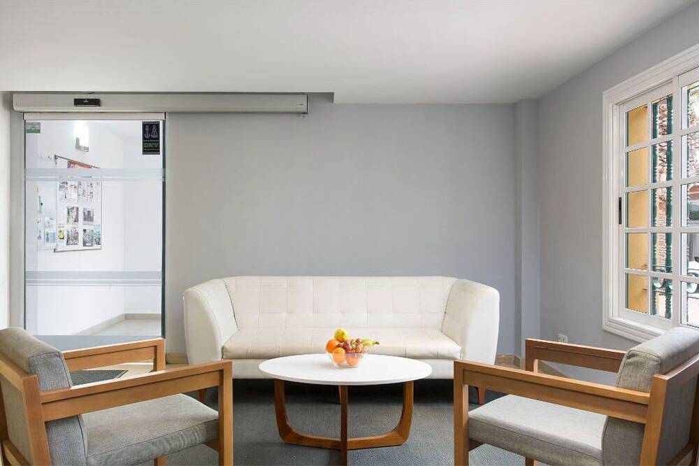 Geheel appartement, Modern 1-Bed Apartment | Costa Adeje | Sleeps 4 in Playa Puerto Colón, Adeje