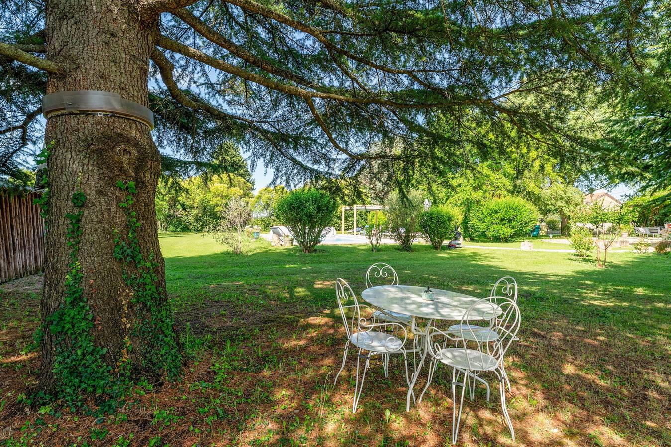 Appartement 'La Miougrano Chambre 2' avec terrasse partagée, jardin commun et Wi-Fi in Plan-d'Orgon, Région d'Arles