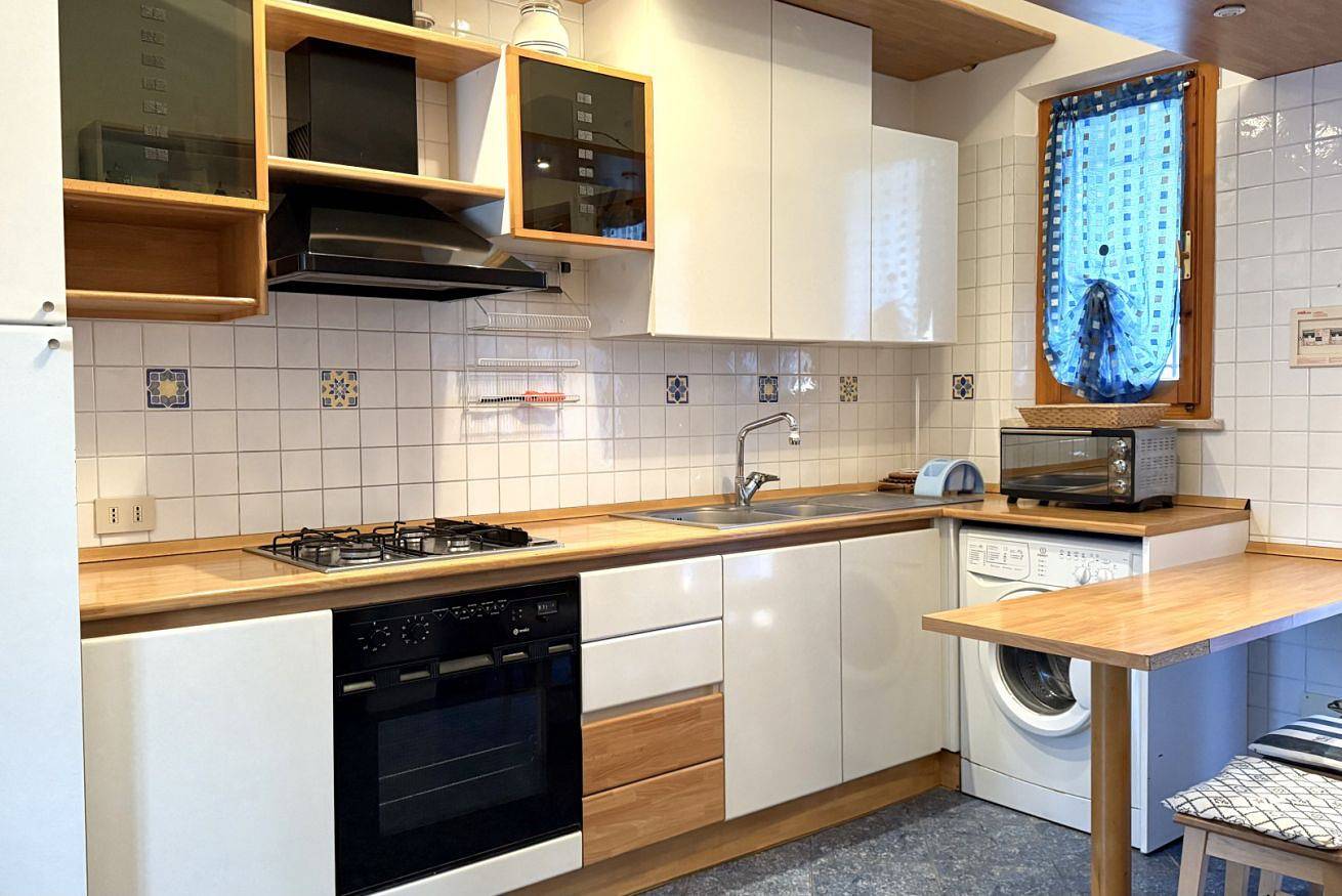 Ganze Wohnung, M244 - Marcelli, three-room apartment with terrace 150m from the sea in Marcelli, Riviera del Conero