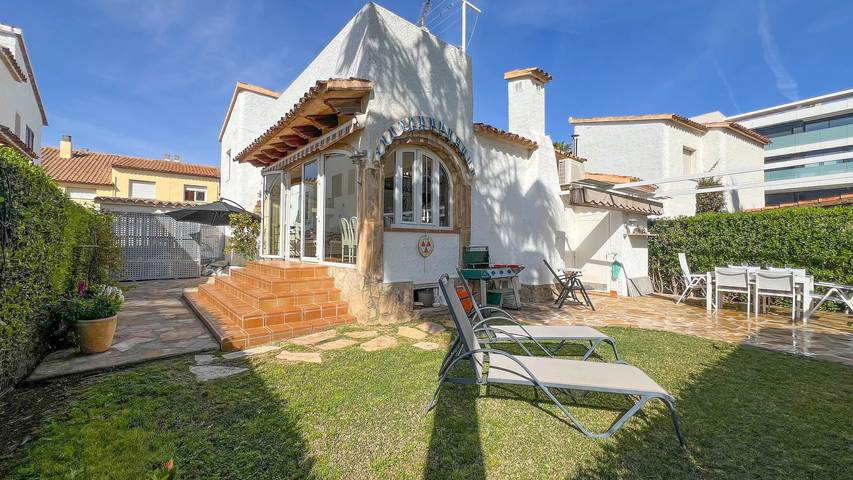 Chalet para 8 personas, con terraza además de jardín y piscina para niños - 1