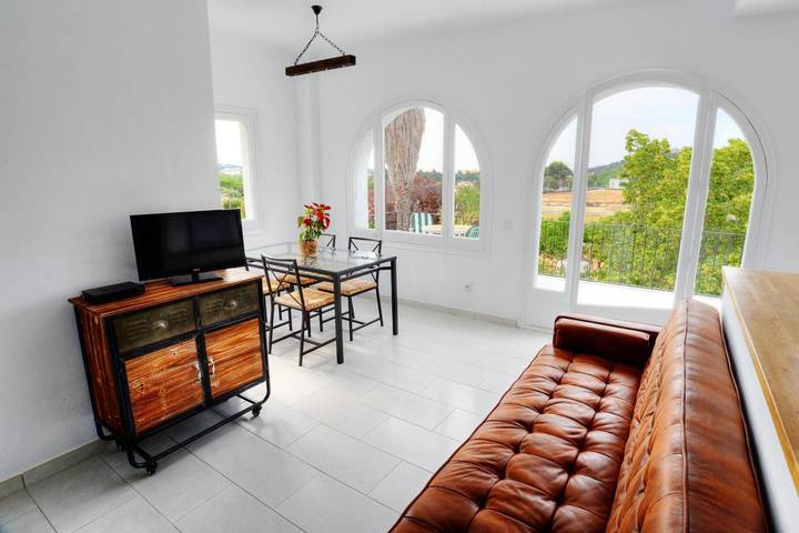 Location de vacances pour 7 personnes, avec jacuzzi ainsi que jardin et bassin pour enfant à Platja d'Aro