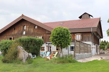 Gîte pour 15 personnes, avec vue et jardin à Fournets-Luisans
